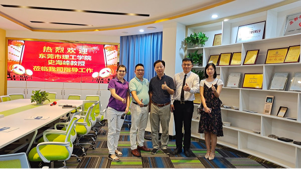 熱烈歡迎理工學院史教授蒞臨安防監(jiān)控公司創(chuàng)通寶視察指導工作